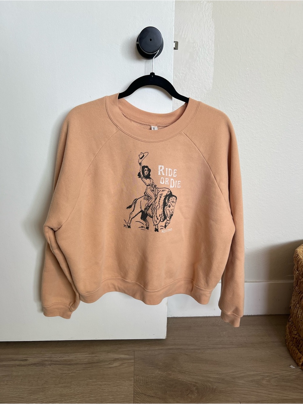 Cropped Montana Graphic Crewneck Sweatshirt